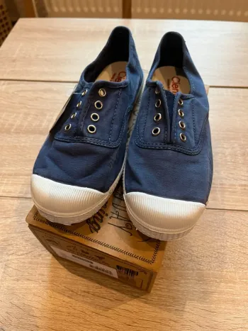Tennis bleues mixte taille petit 34 neuves