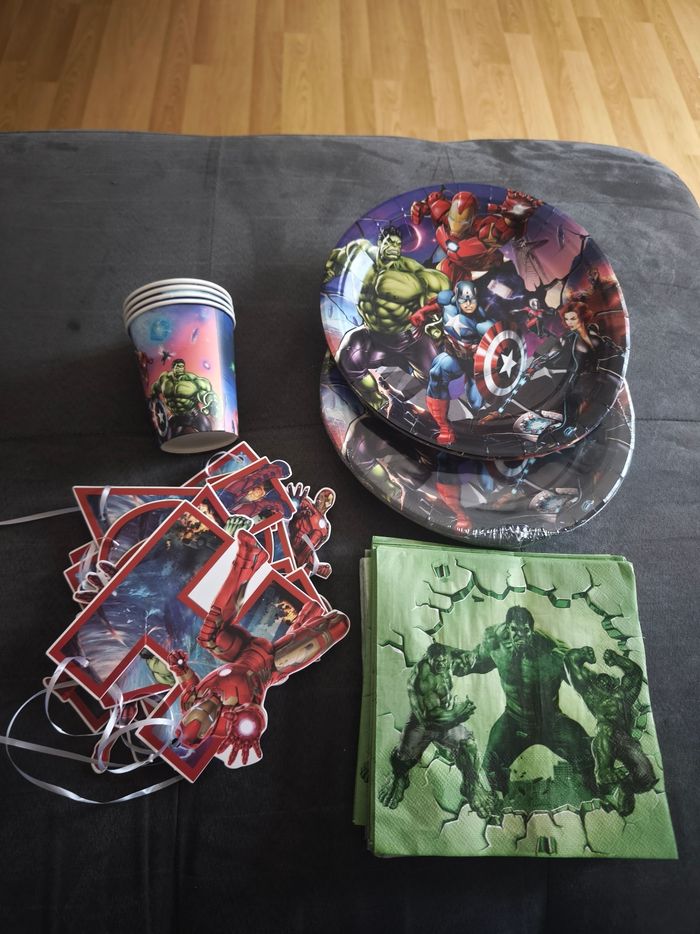 Lot anniversaire avengers/ Hulk