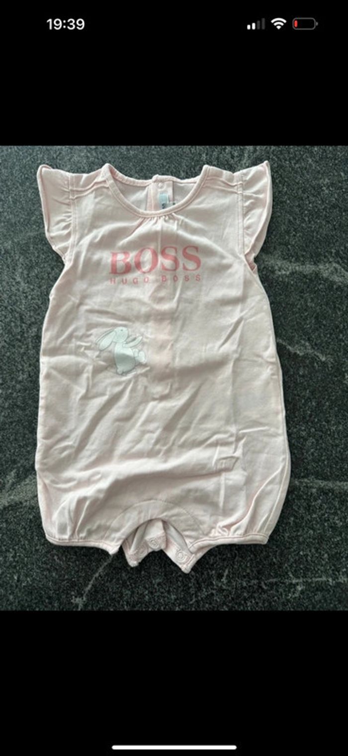 Combi short fille 3 mois Hugo Boss, portée une seule fois. - photo numéro 2