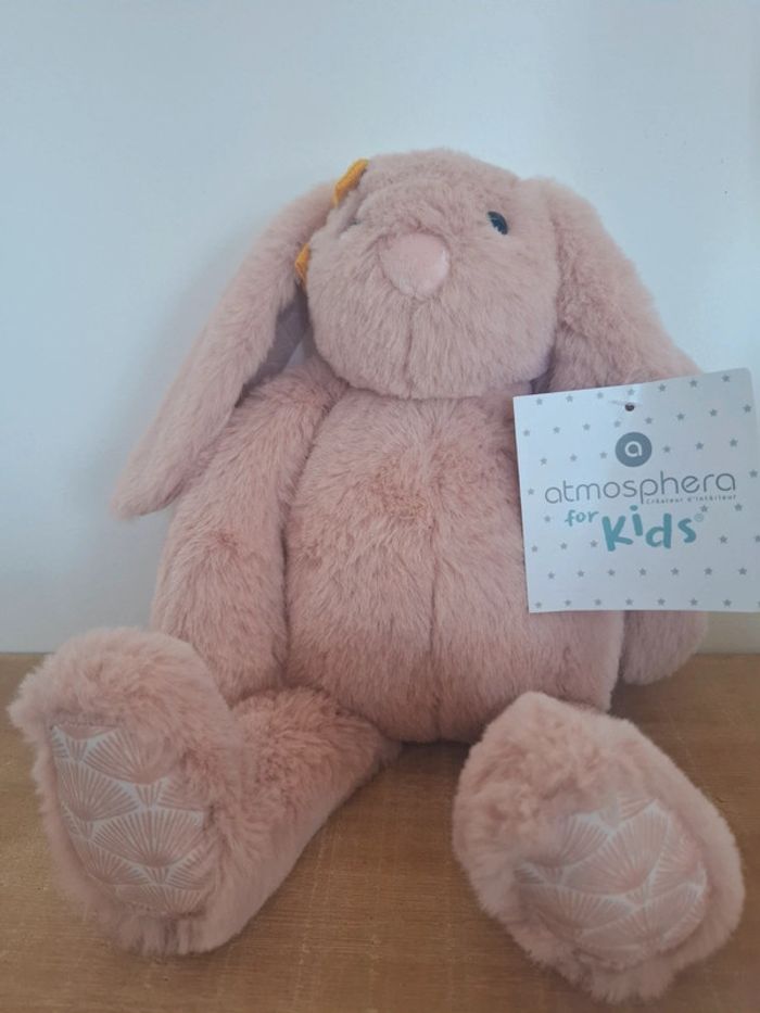 🐰 Lapin rose en peluche Atmosphera – Douceur garantie ! 🌸 - photo numéro 3