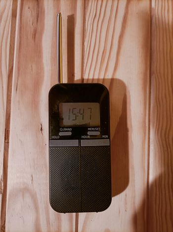 Radio-Réveil Brandt - Fonctionne très bien (Antenne cassée)