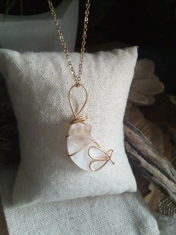 Collier lune blanche et étoile en pierre de quartz rose naturelle