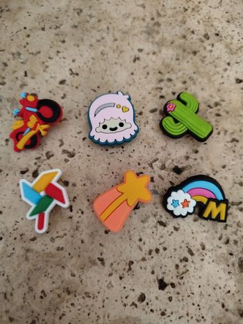 Charms , pins Crocs