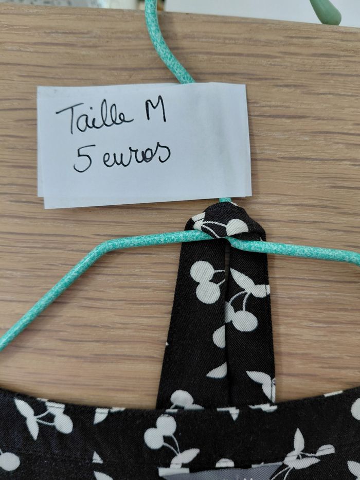 Robe noir à cerises blanches avec ceinture - photo numéro 3