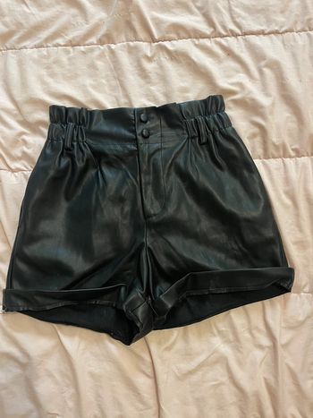 short en cuir