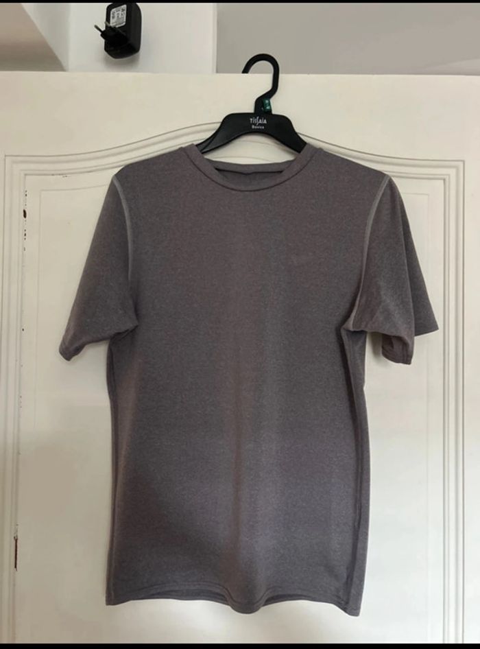Lot de 4 t shirt de sport - photo numéro 9