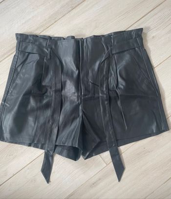 Short en cuir