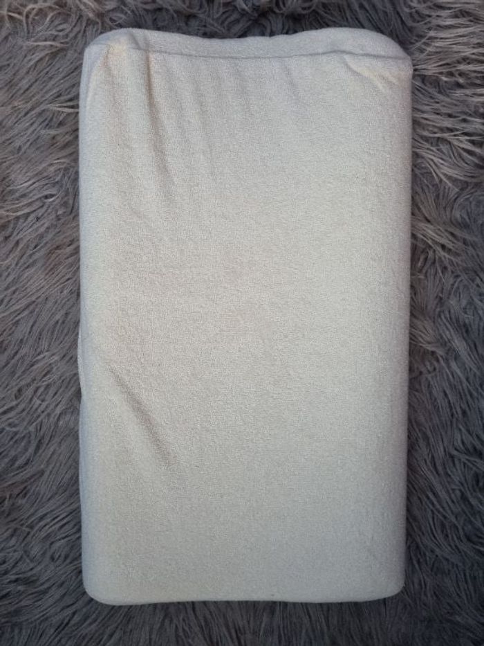 Oreiller à mémoire de forme avec housse de rangement