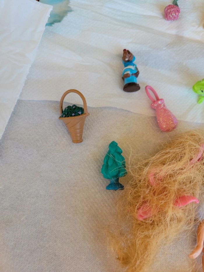 Gros lot accessoires disney petit poupée - photo numéro 3