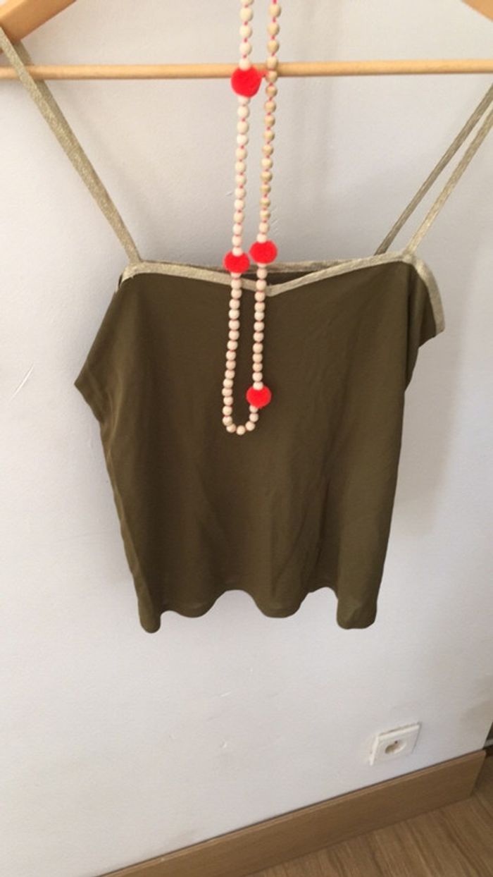 Magnifique petit top à bretelles kaki bretelles dorées taille M vintage