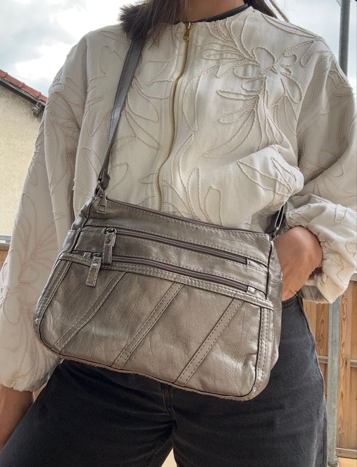 Sac à main couleur métallique