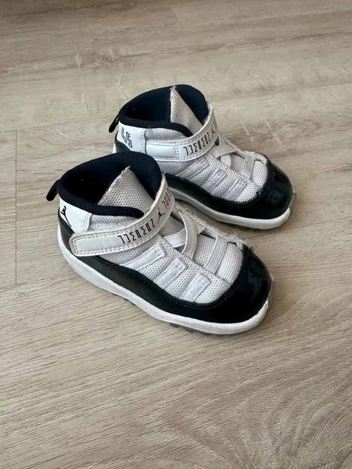 Baskets air Jordan 11 concord