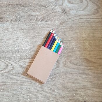 📚 Boîte de petits crayons de couleurs neuf #emyfleury_scolaire