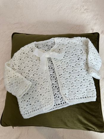 Gilet en maille crochetée blanc crème