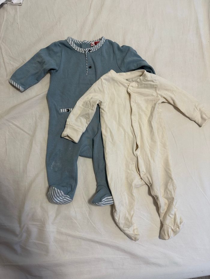2 pyjamas bébé