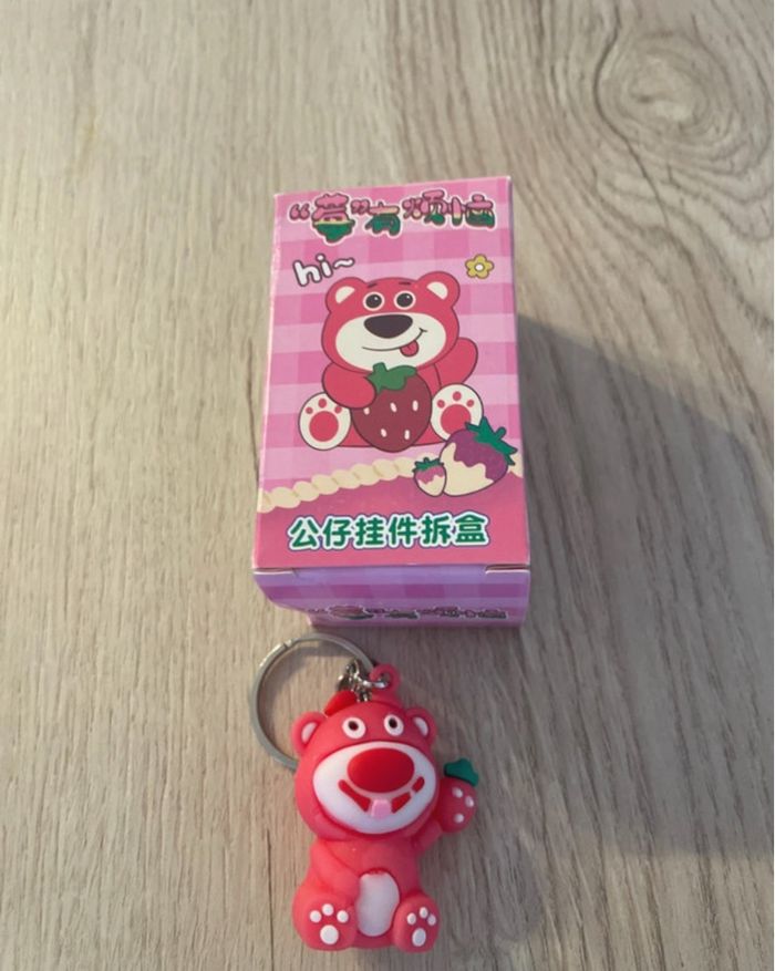 Magnifique porte clé neuf ours Lotso Toy Story