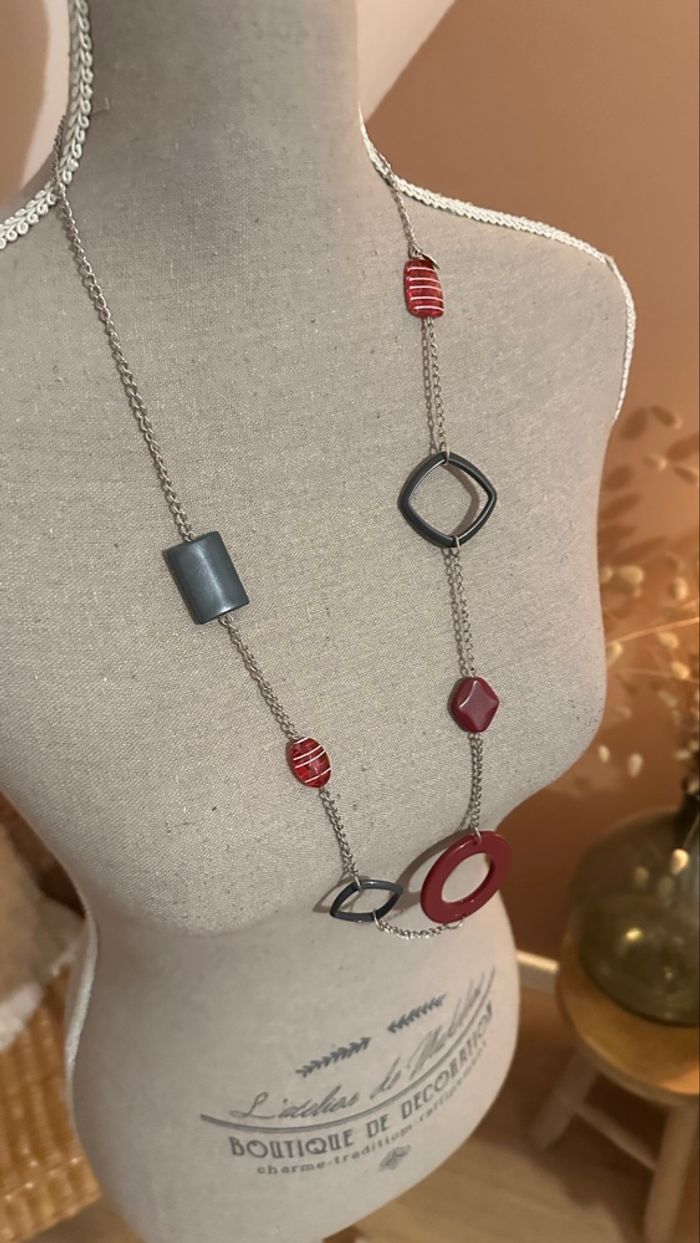 💠Collier Yves Rocher – Motif géométrique noir & bordeaux – Très bon état - photo numéro 3