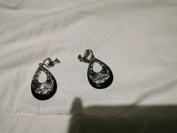 Boucle d'oreille à visser