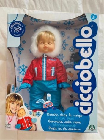 Poupon Cicciobello marche dans la neige neuf