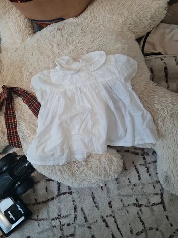 Joli chemisier 6 mois très peu porte