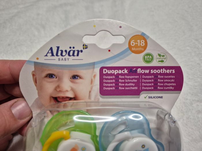 Lot 2 tétines neuves 6/18mois - photo numéro 2