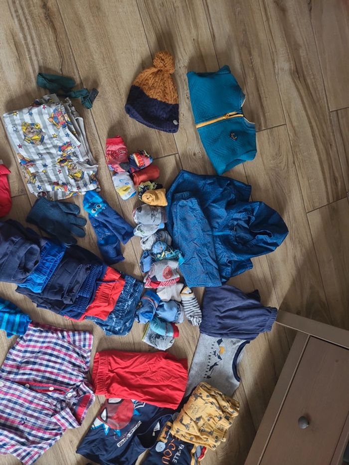 Lots vêtements 5 ans - photo numéro 2