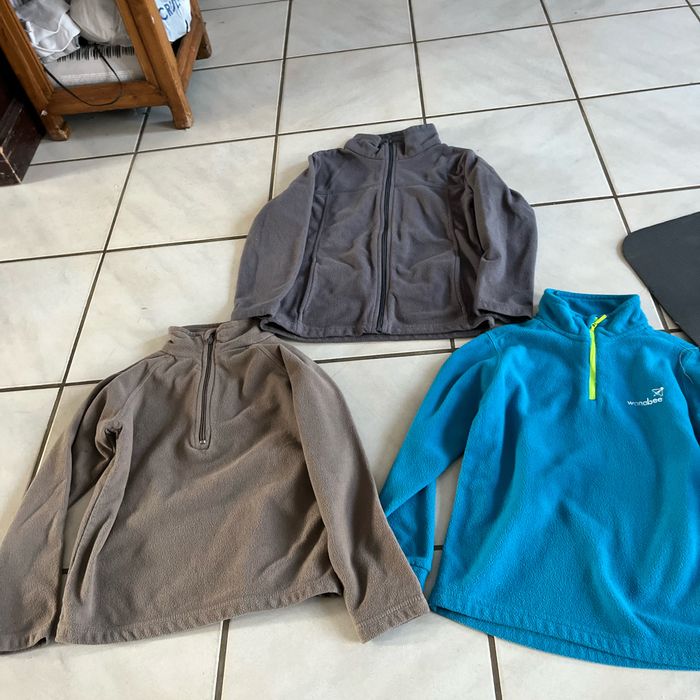 Lot de 2 pulls et 1 veste polaire garçon 8 ans