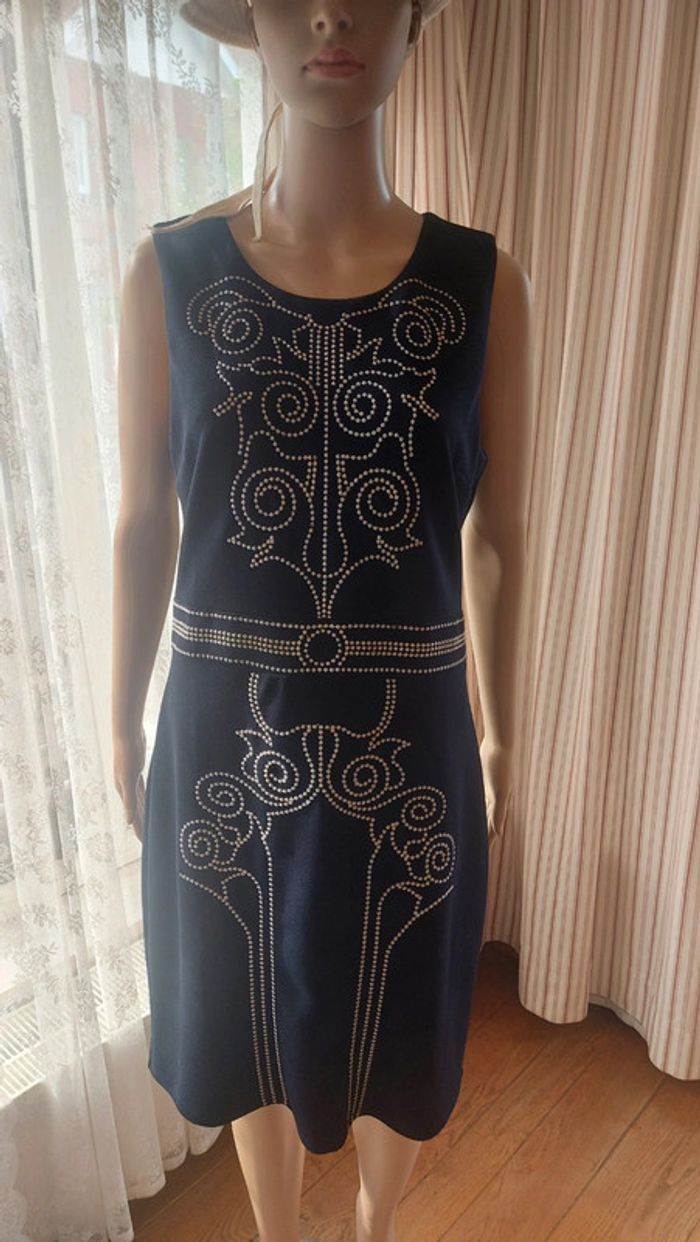 Robe bleu avec broderie K-design taille L