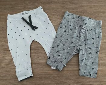 Lot 2 pantalons 1 mois
