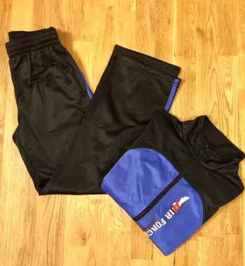 Ensemble de sport veste et jogging 8 ans