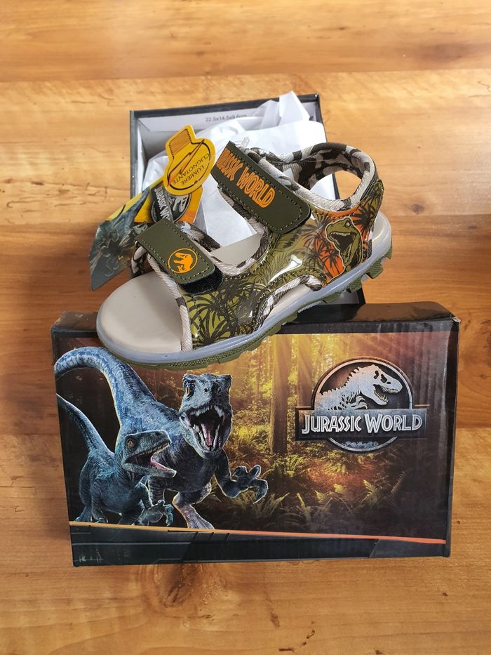Chaussures sandales jurassic Park lumineuse taille27 - photo numéro 2