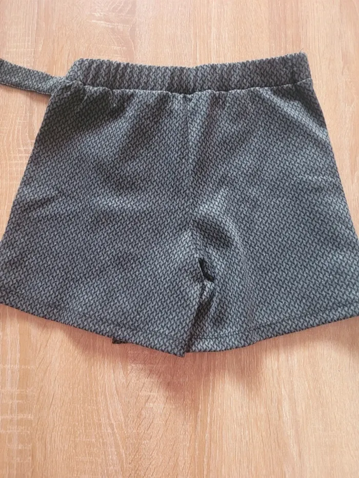 Jupe culotte 8 ans Très bon etat - photo numéro 4
