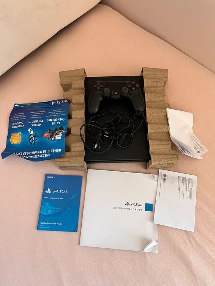 Console PS4 Slim 500 Go + Manette Officielle + Câbles + Boîte & Livrets - photo numéro 2