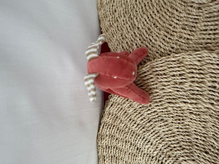 Doudou Chien Hochet grelot Edouard Le Canard Moulin Roty rouge beige ecru taupe creme marron raye a