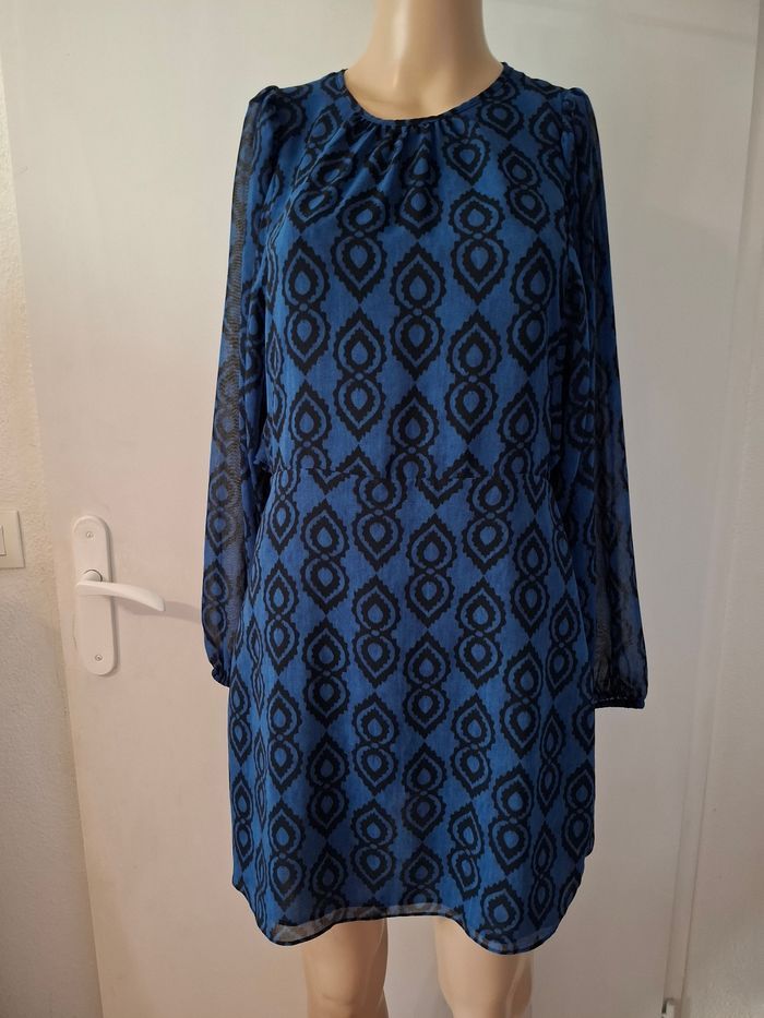 Robe zara taille 38 en très bon état - photo numéro 1