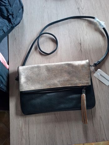 Sac bandoulière neuf jamais utilisé