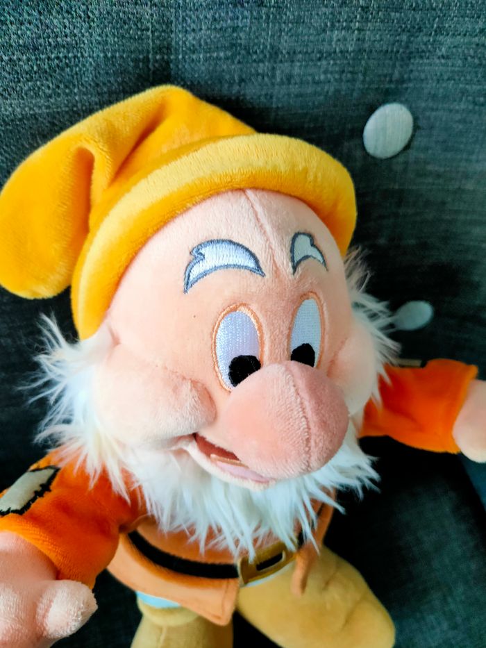 Grande peluche Disney - Blanche Neige et les 7 nains - photo numéro 2
