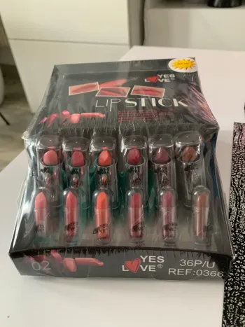 Boite de rouges à lèvres