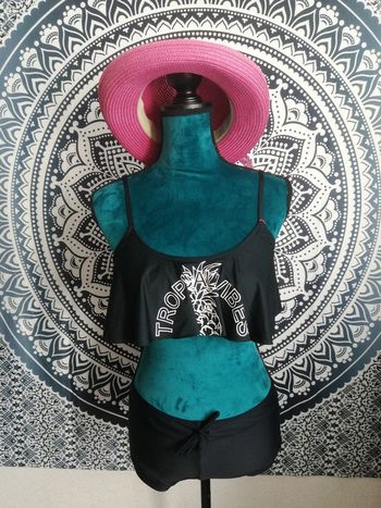 Shorty de bain noir avec un lien à nouer / Rae / (L)
