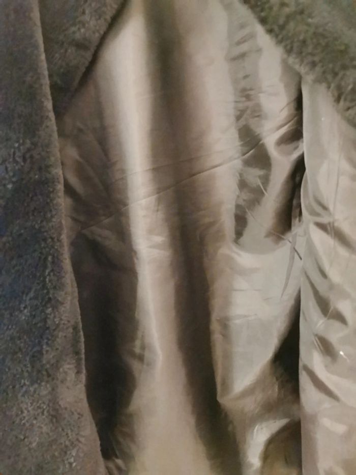 Manteau fausse fourrure noir - photo numéro 3