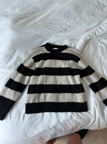 Pull rayé noir et blanc