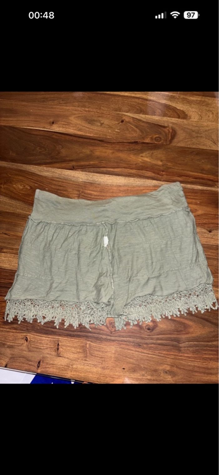 Short kaki - photo numéro 1