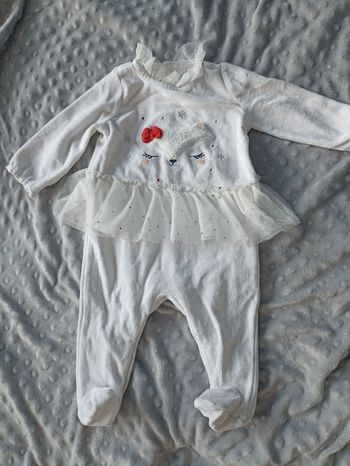 Pyjama en velours avec col et volant en tulle