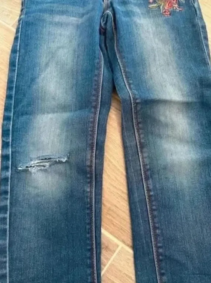 Joli Jeans original a fleurs brodé Creeks fille 4 ans - photo numéro 3
