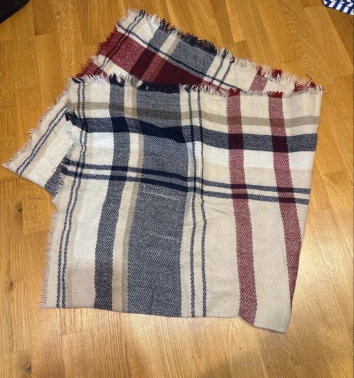 Écharpe bleu marine bordeau