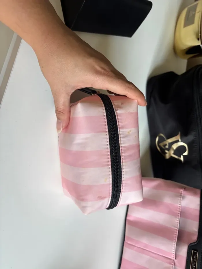 Lot trousse de voyage Victoria Secret - photo numéro 2