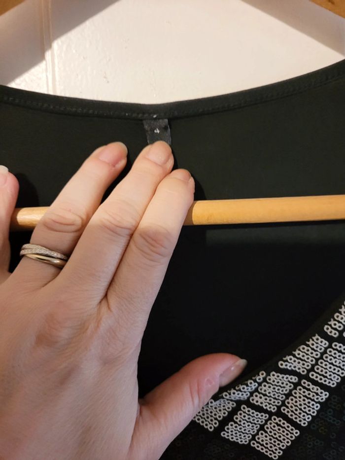 Haut fluide taille 44 avec strass - photo numéro 2