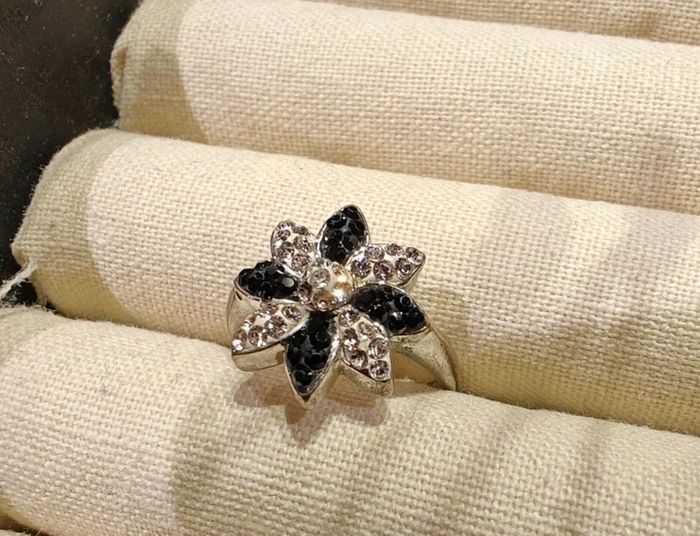 Bague fantaisie fleurs - photo numéro 3