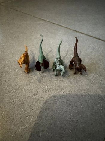 Lot de 4 dinosaures: 2 velociraptors / 1 dilophosaure / 1 gallimimus - Mattel - Jurassic