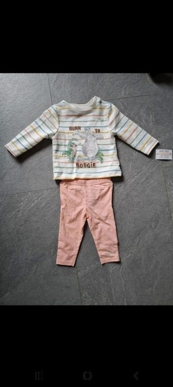 Ensemble taille 6-9 mois neuf
